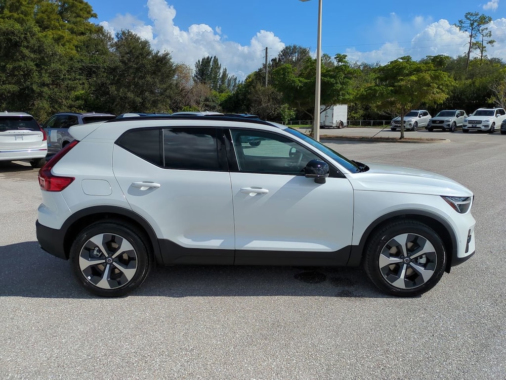 New 2026 Volvo XC40 B5 Plus SUV