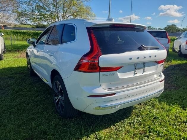 2023 Volvo XC60 B5 Plus photo 2