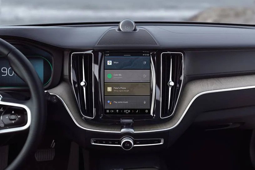 The Volvo XC60 comes with Wireless Apple Carplay and Android Auto, for the following packages, new premium package, luxury package,