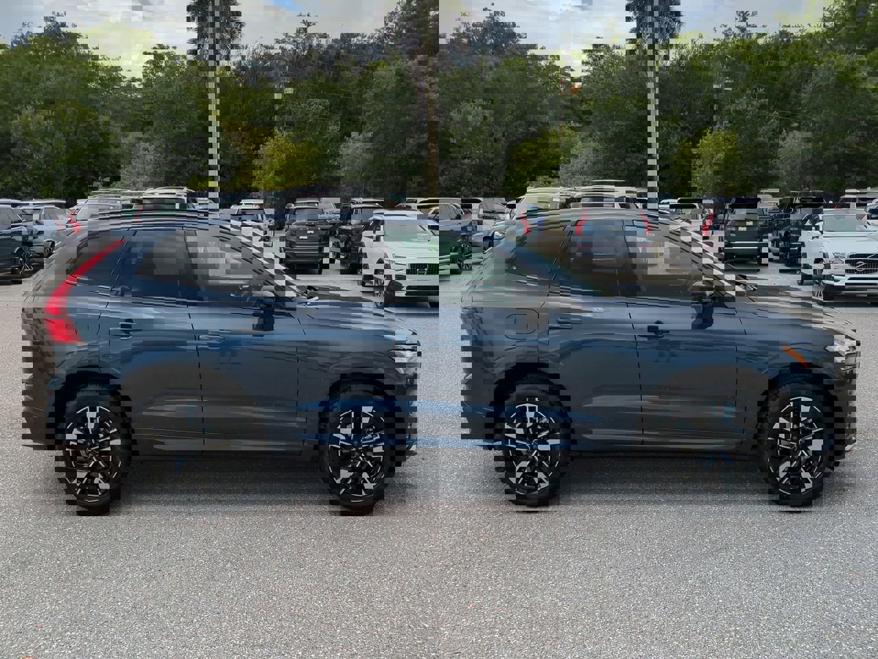 2026 Volvo XC60 B5 Core photo 4