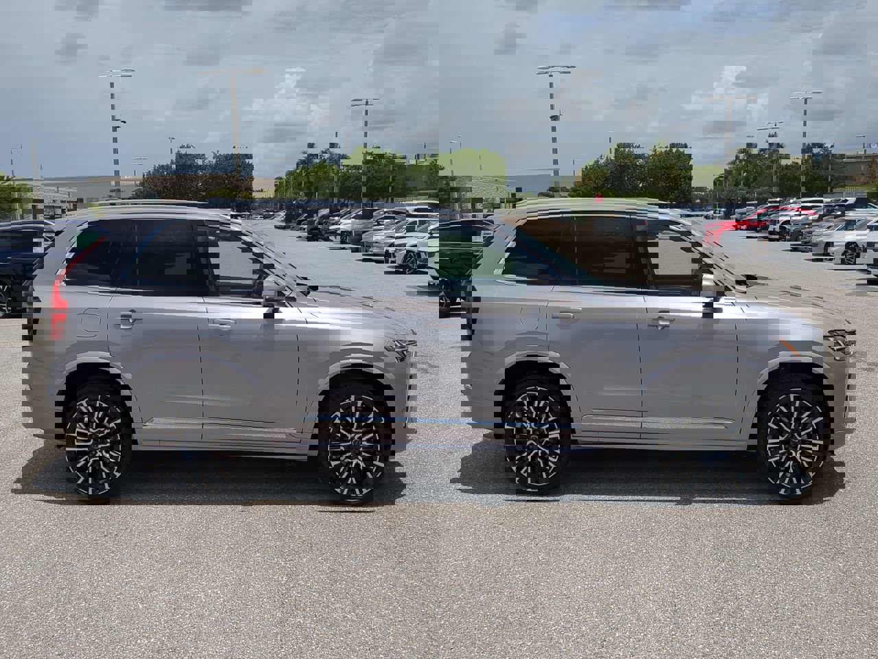 2026 Volvo XC90 B5 Plus photo 4