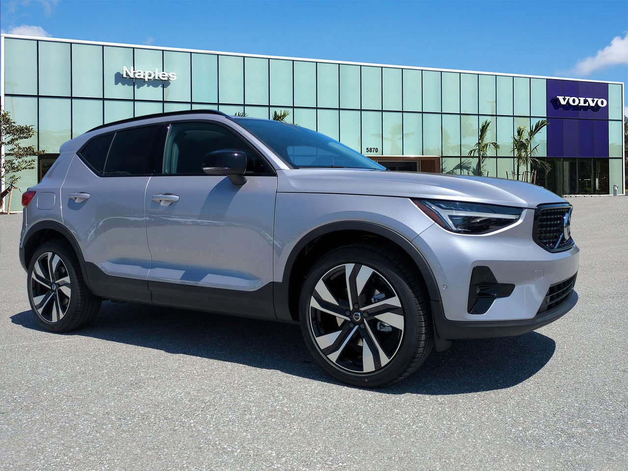 2026 Volvo XC40 B5 Ultra Dark AWD's photo