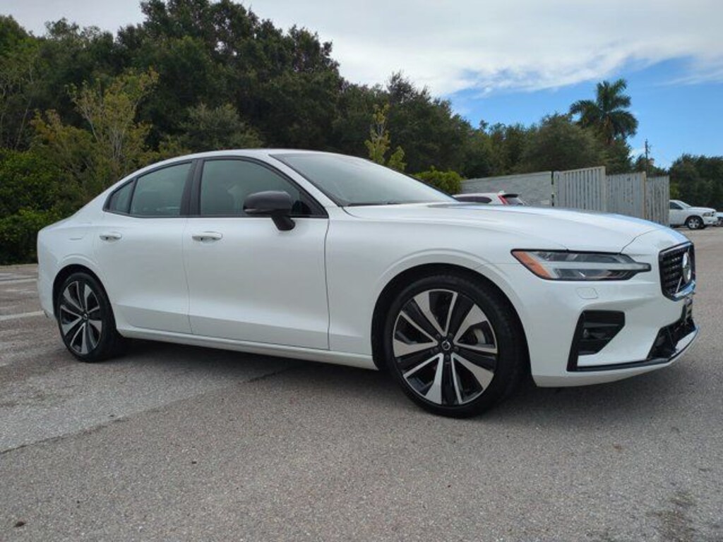 Used 2022 Volvo S60 B5 Momentum Sedan
