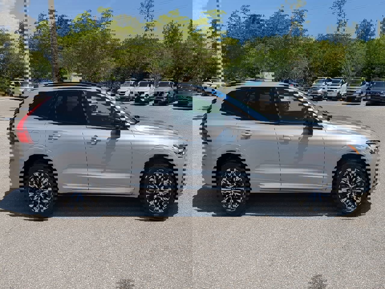 2025 Volvo XC60 B5 Core photo 4