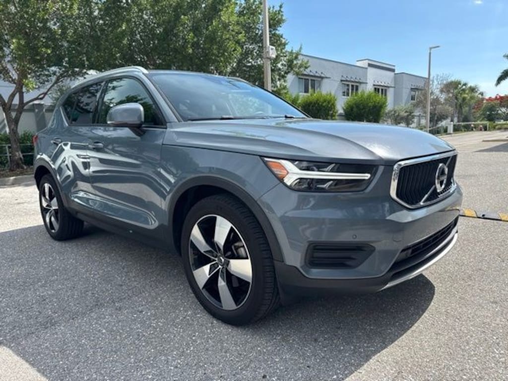 Used 2020 Volvo XC40 Momentum SUV