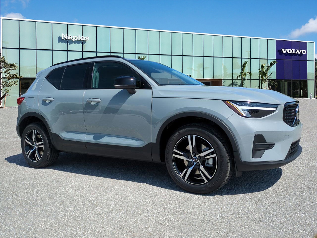 2026 Volvo XC40 B5 Core Dark AWD's photo