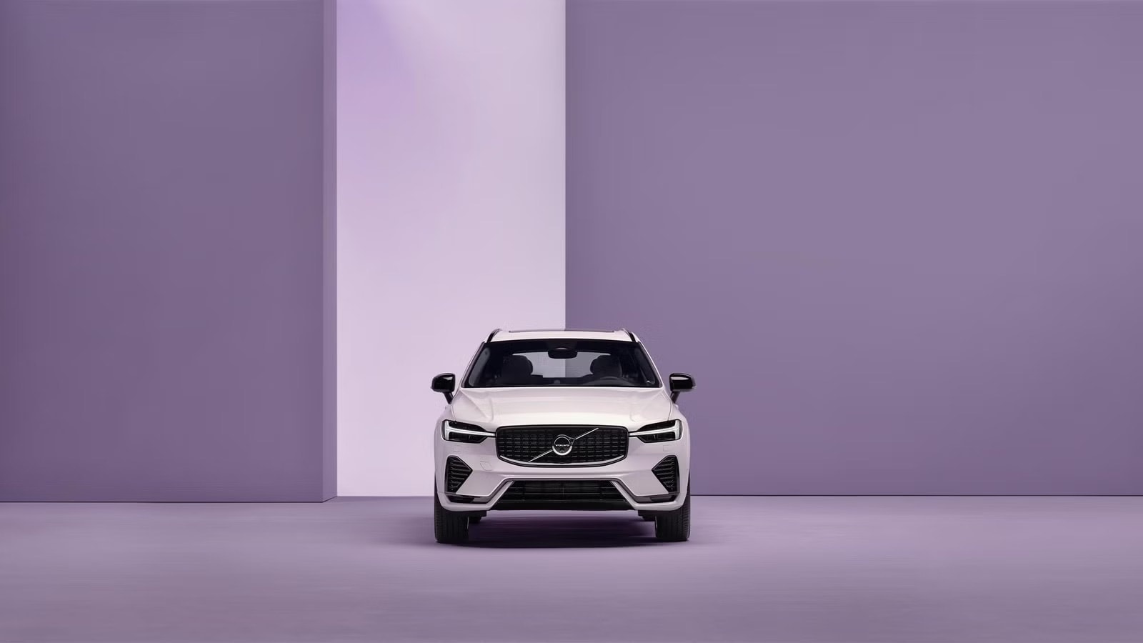 A Blue Volvo XC60 is priced better than the Audi Q5In both all wheel drive and forward wheel drive versions.