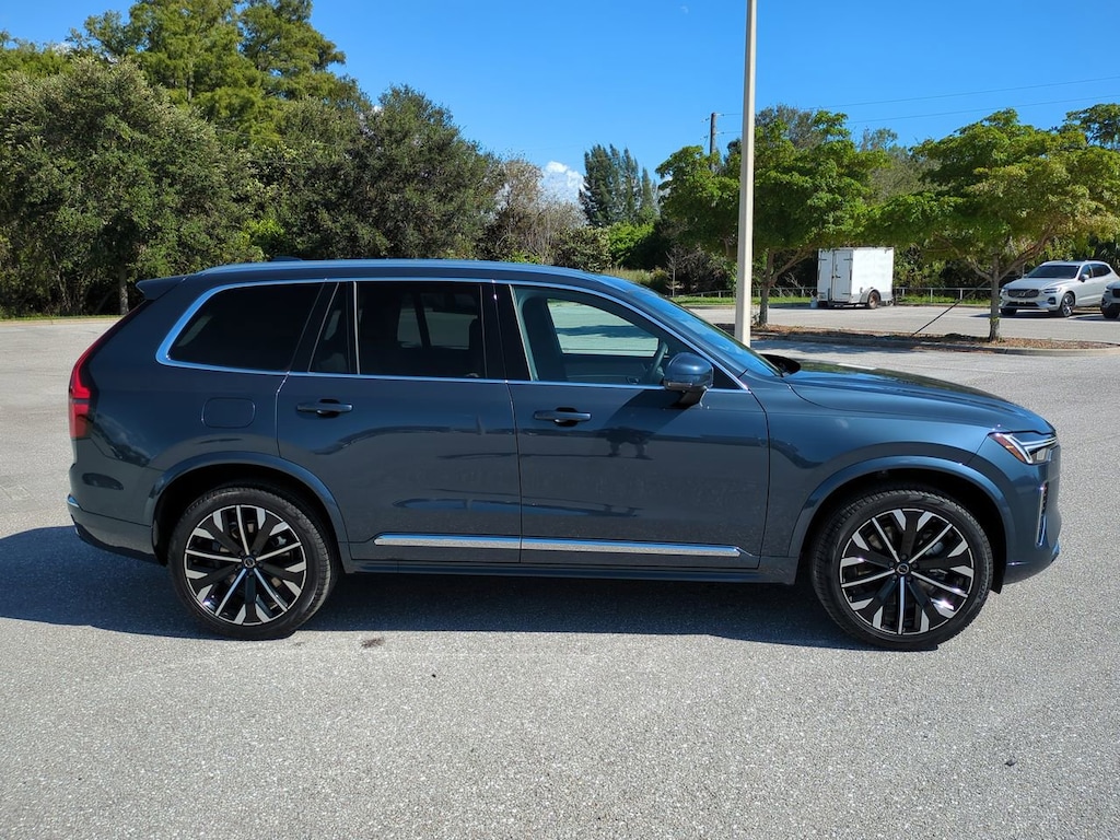 New 2026 Volvo XC90 plug-in hybrid T8 Core SUV