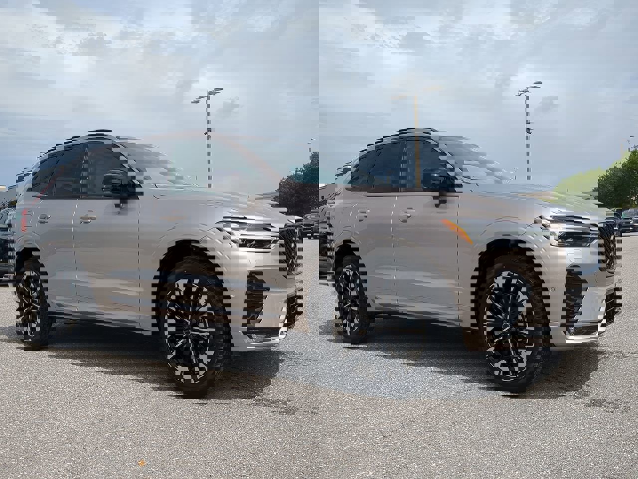 2026 Volvo XC60 B5 Plus photo 2