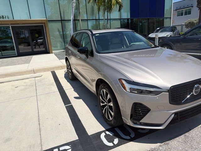 2024 Volvo XC60 B5 Plus Dark Theme AWD's photo