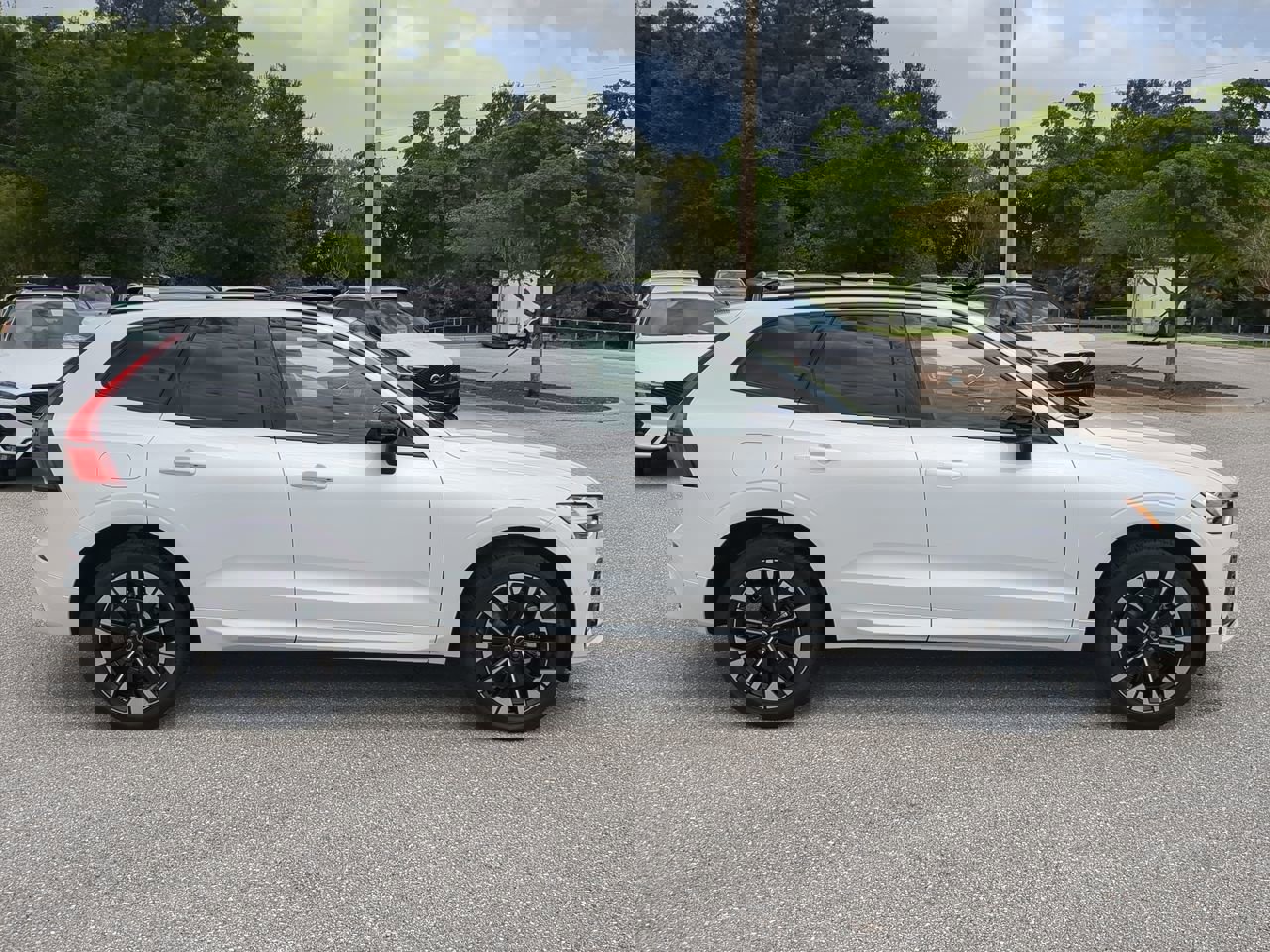 2026 Volvo XC60 B5 Plus photo 4