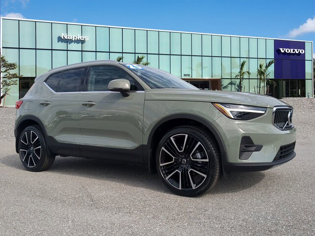 2025 Volvo XC40 B5 Ultra Bright Theme SUV