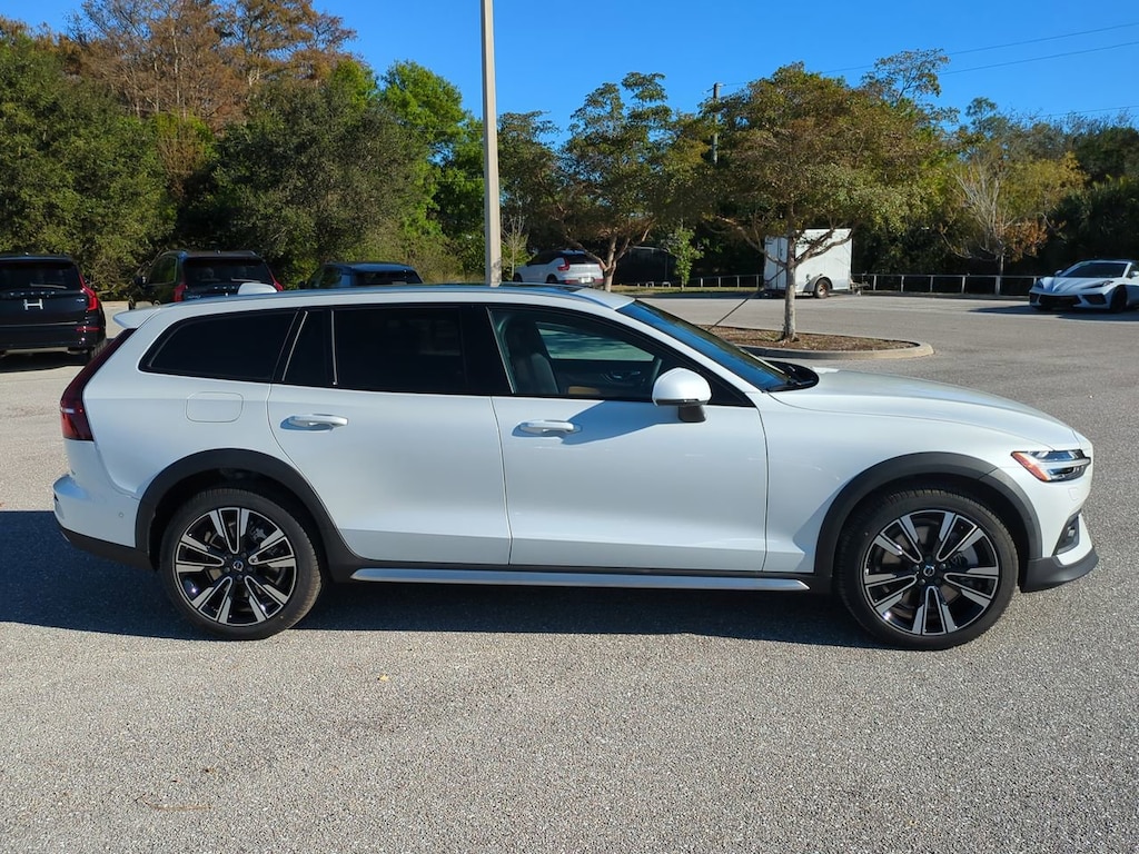 New 2026 Volvo V60 Cross Country B5 Ultra Wagon