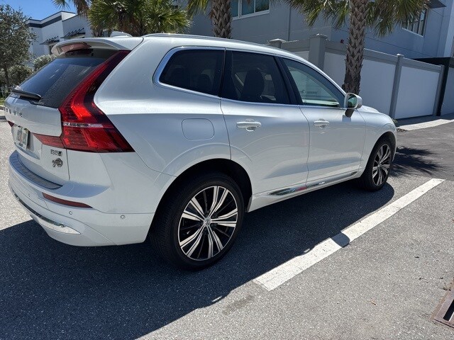 2023 Volvo XC60 B5 Ultimate photo 3