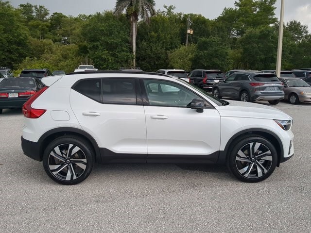 2026 Volvo XC40 Plus photo 3