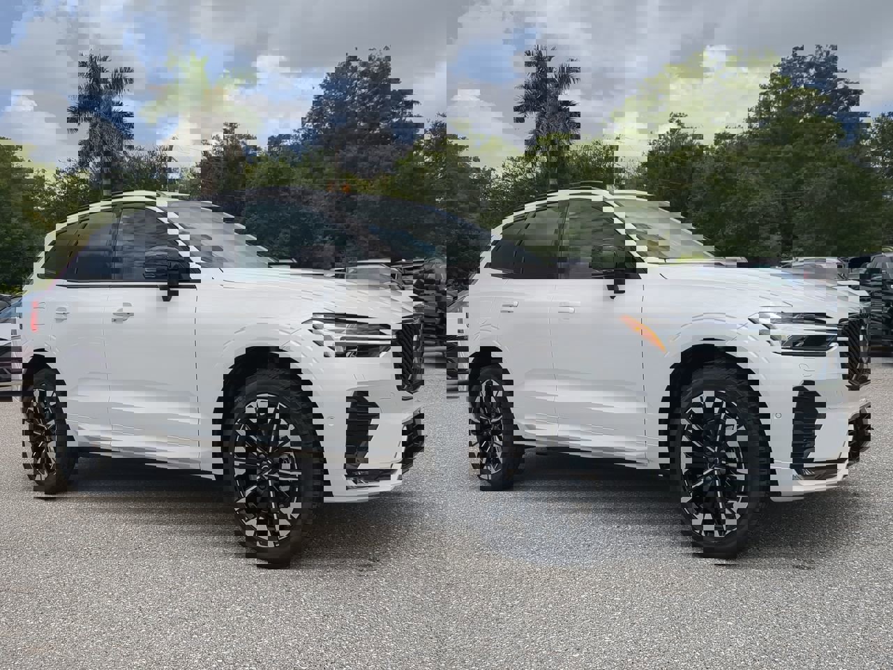 2026 Volvo XC60 B5 Plus photo 2