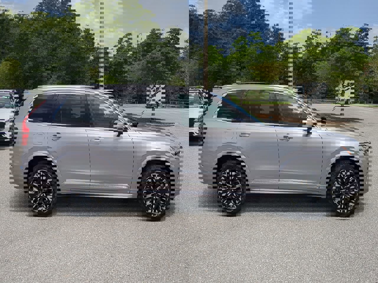 2026 Volvo XC90 Plus photo 3