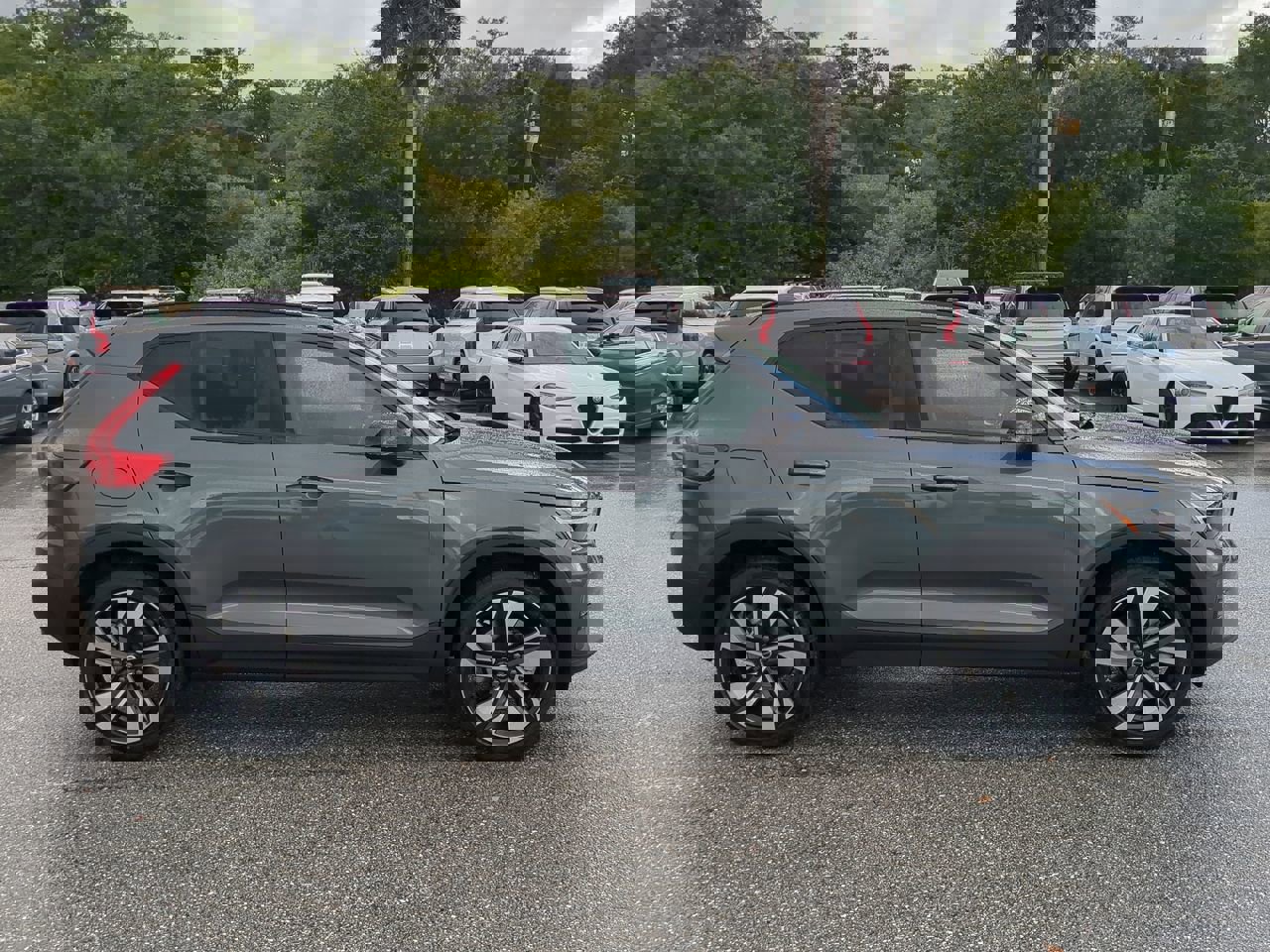 2026 Volvo XC40 Plus photo 3