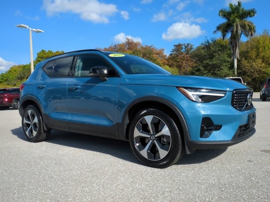 Certified 2025 Volvo XC40 B5 Plus Dark Theme SUV