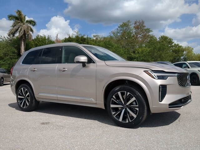 2025 Volvo XC90 B5 Core photo 2