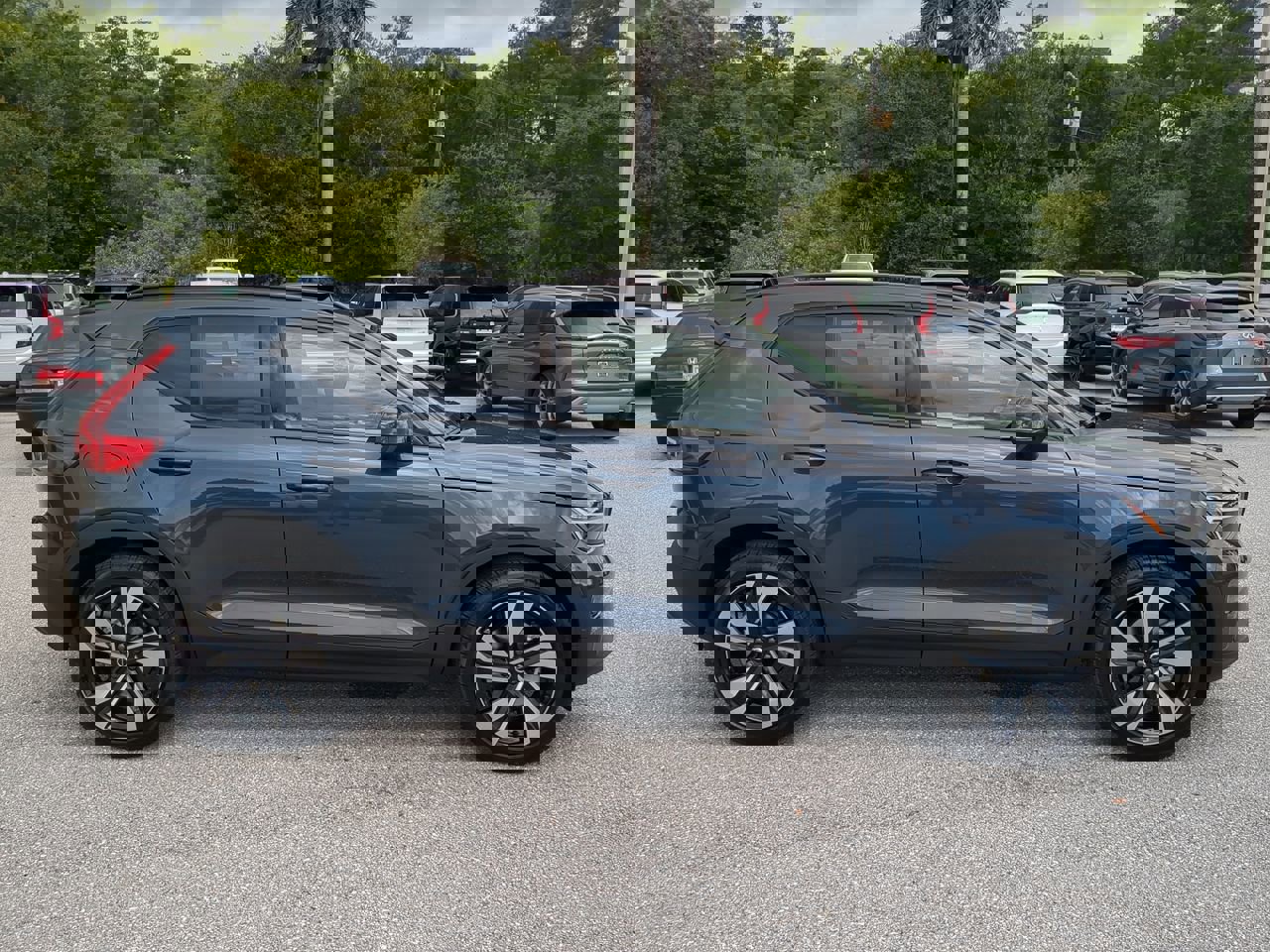 2026 Volvo XC40 photo 4