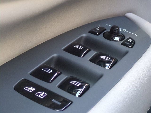 2026 Volvo XC90 Plus - Photo 25