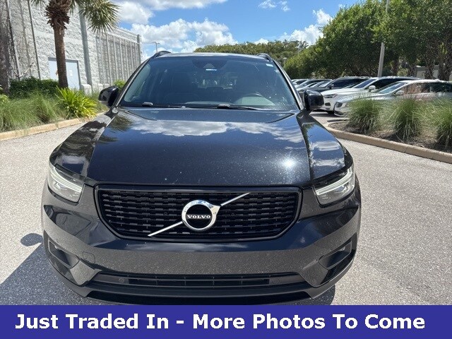 2021 Volvo XC40 R-Design photo 2