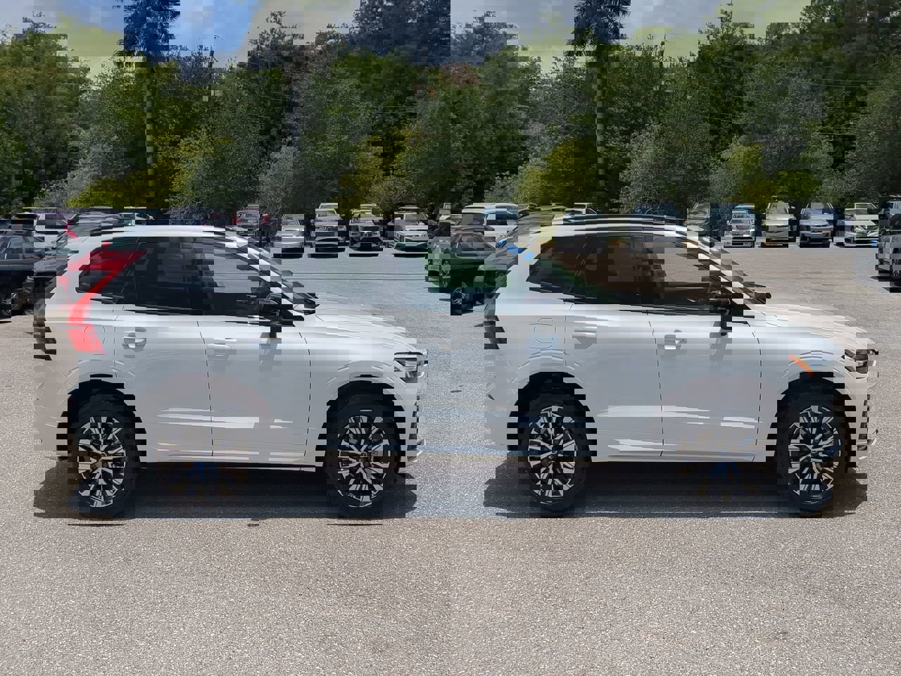 2025 Volvo XC60 B5 Core photo 4