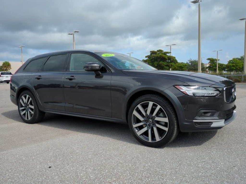 Used 2022 Volvo V90 Cross Country B6 Wagon
