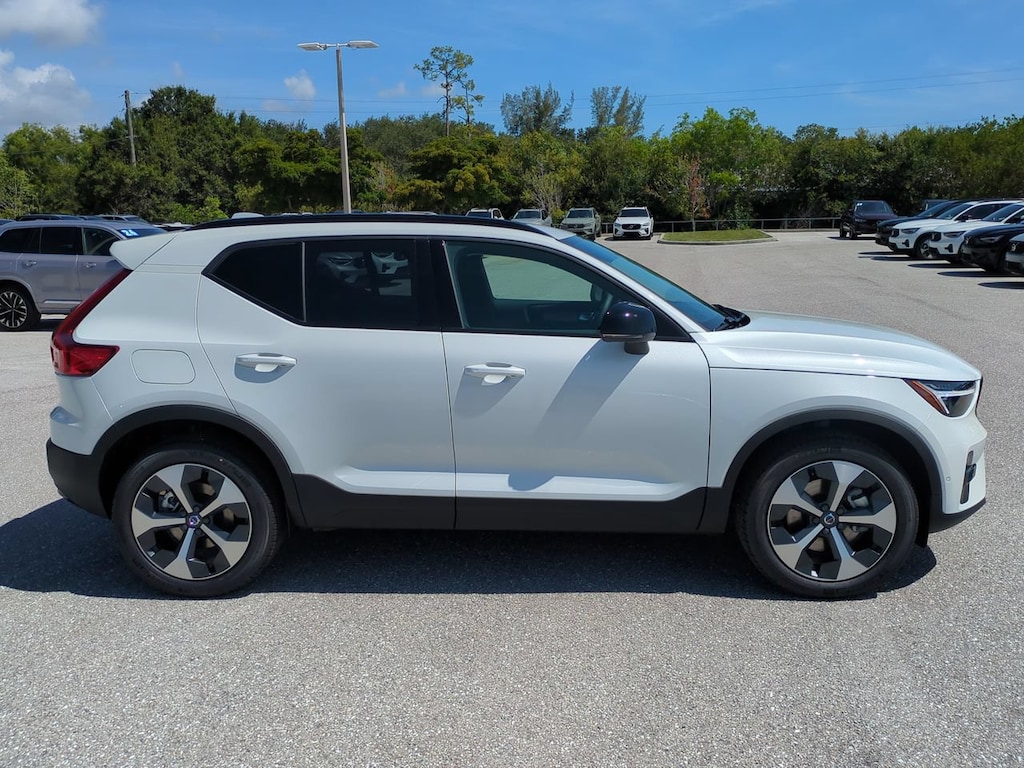 New 2026 Volvo XC40 B5 Plus SUV