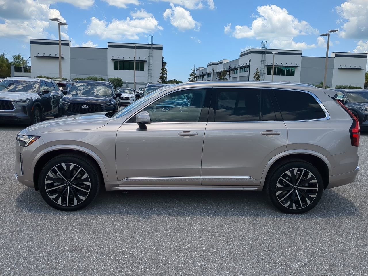 2026 Volvo XC90 Plus - Photo 8