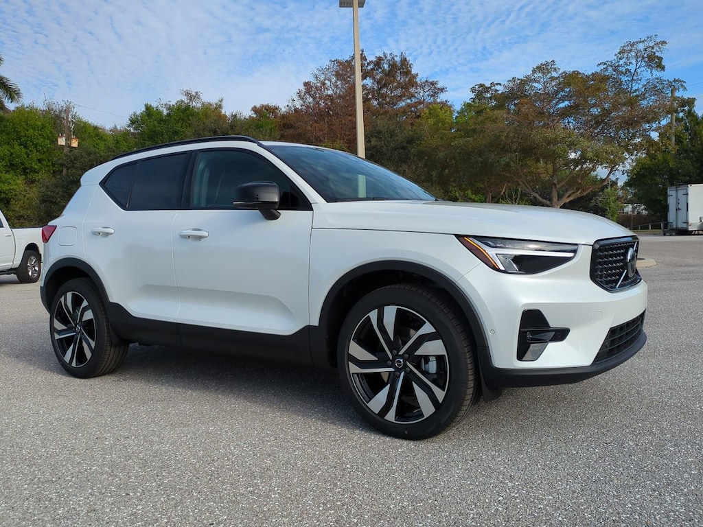 New 2026 Volvo XC40 B4 Plus SUV