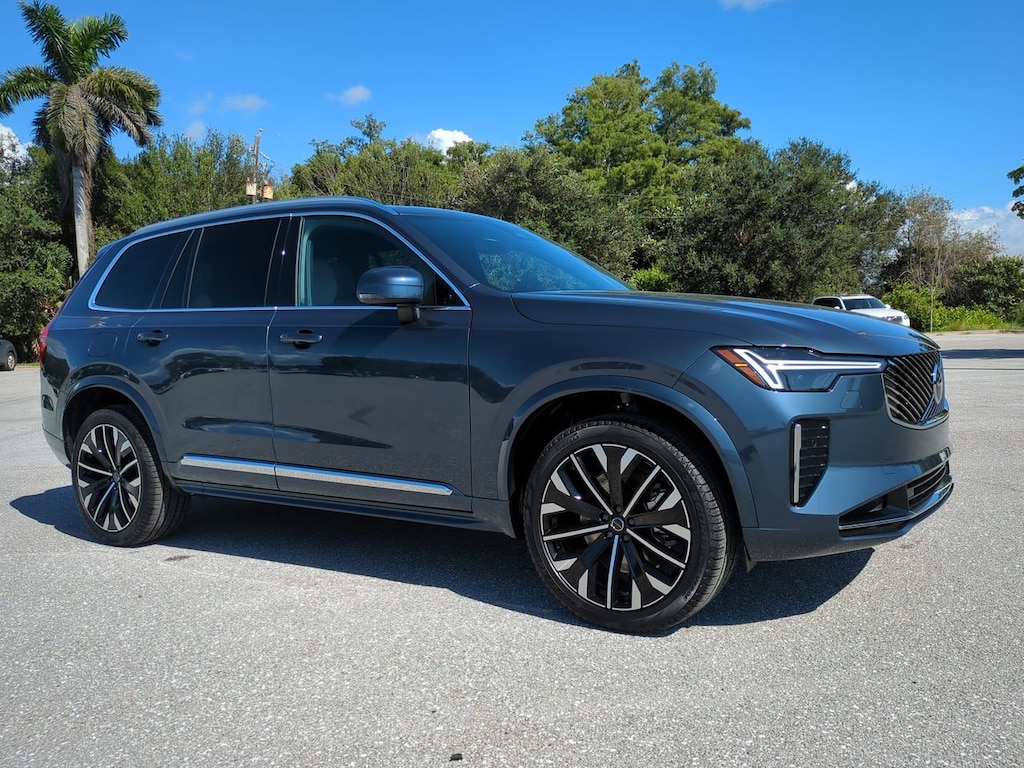 New 2026 Volvo XC90 plug-in hybrid T8 Core SUV