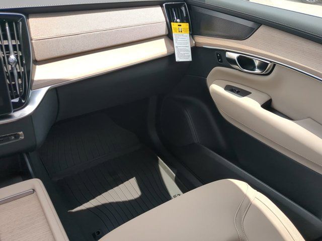2026 Volvo XC90 Plus - Photo 18