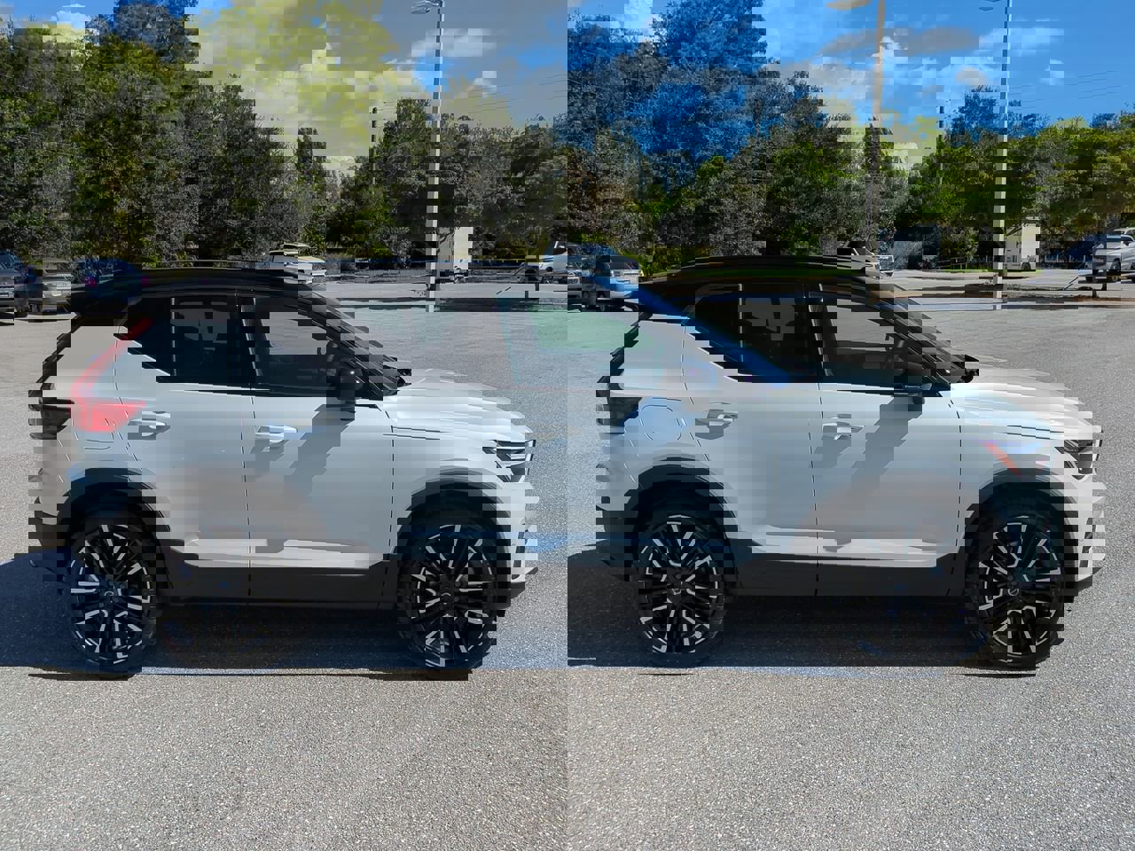 2026 Volvo XC40 photo 4