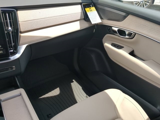 2026 Volvo XC90 Plus - Photo 18