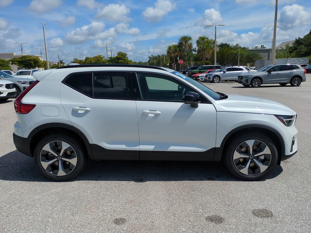 New 2026 Volvo XC40 B5 Plus SUV