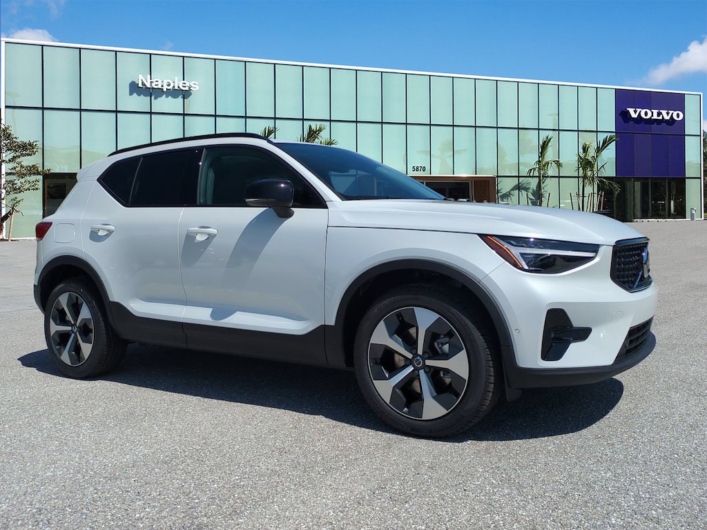 New 2026 Volvo XC40 B5 Plus SUV