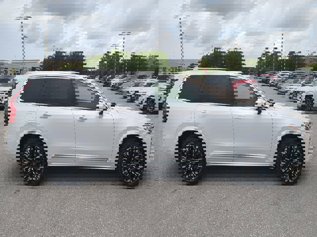 2026 Volvo XC90 Plus photo 4