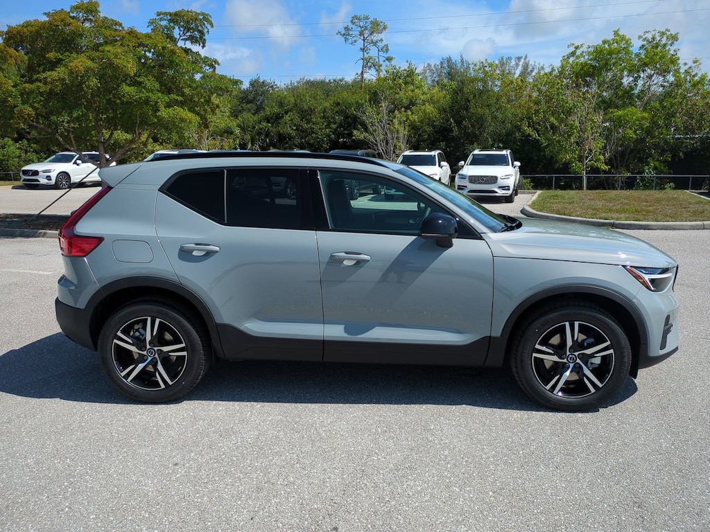 New 2026 Volvo XC40 B5 Core SUV