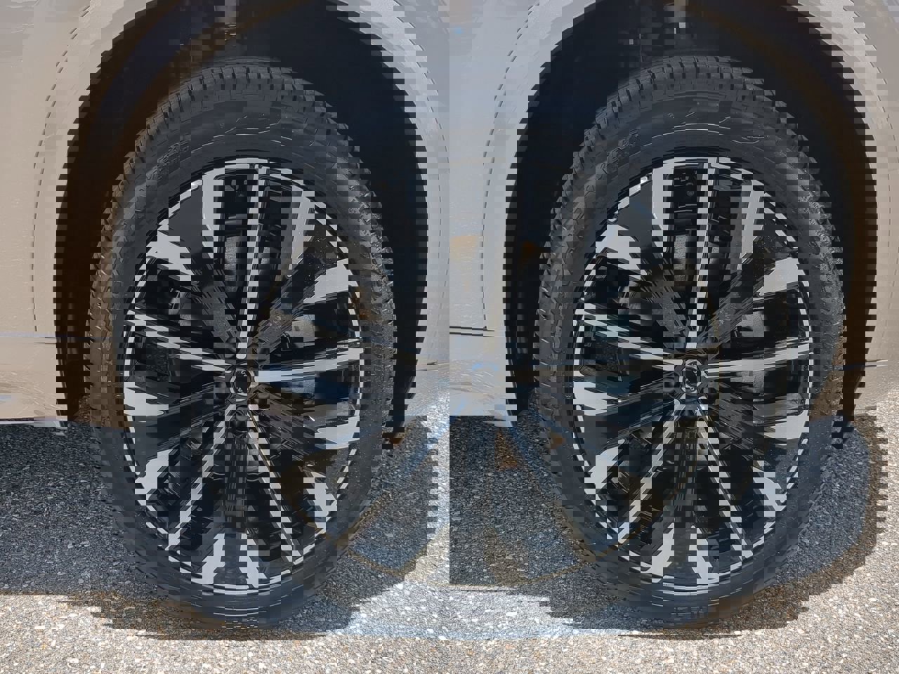 2026 Volvo XC90 Plus - Photo 12