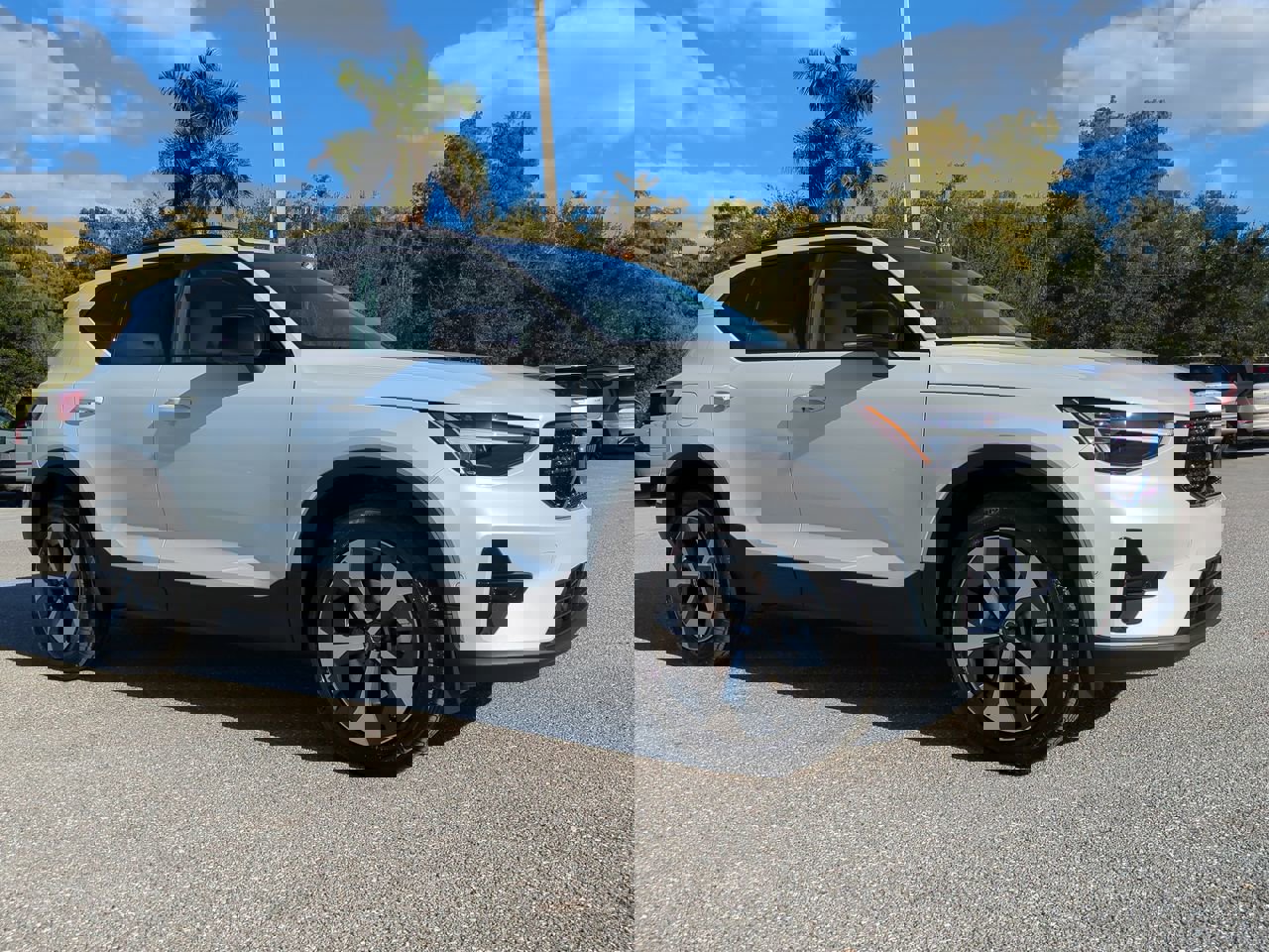 2026 Volvo XC40 Plus photo 2