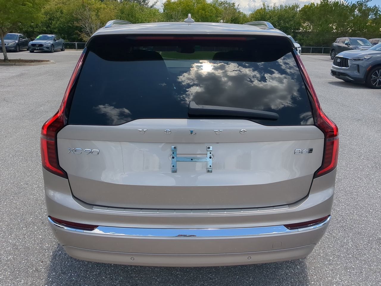 2026 Volvo XC90 Plus - Photo 6