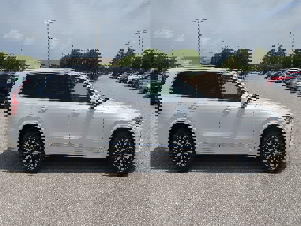 2026 Volvo XC90 Core photo 4