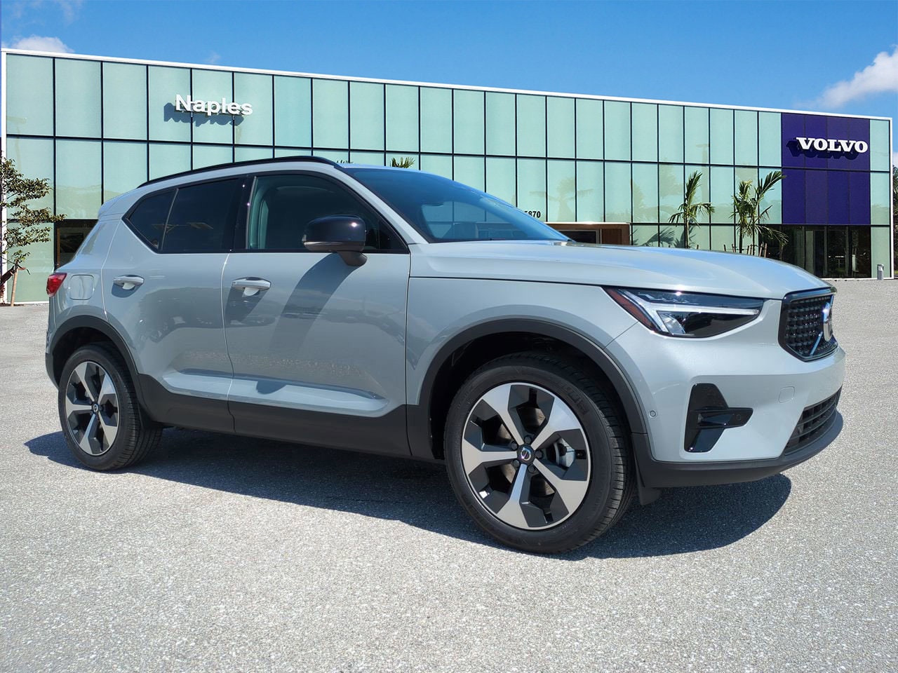 2026 Volvo XC40 SUV 