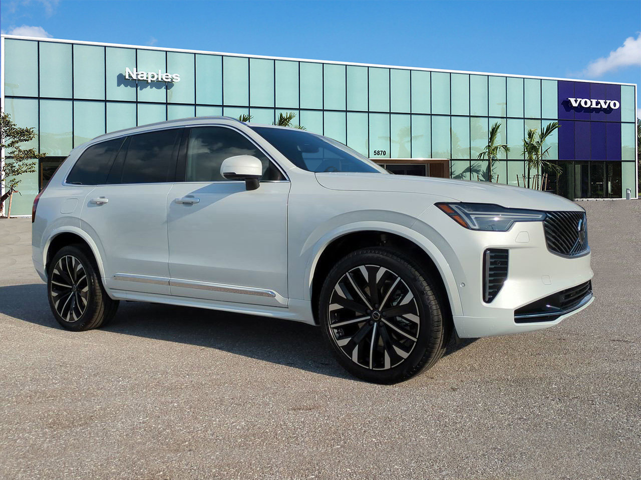 2026 Volvo XC90 Plus's photo