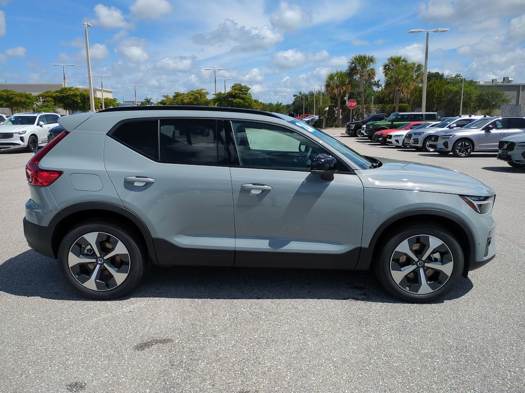 New 2026 Volvo XC40 B5 Plus SUV