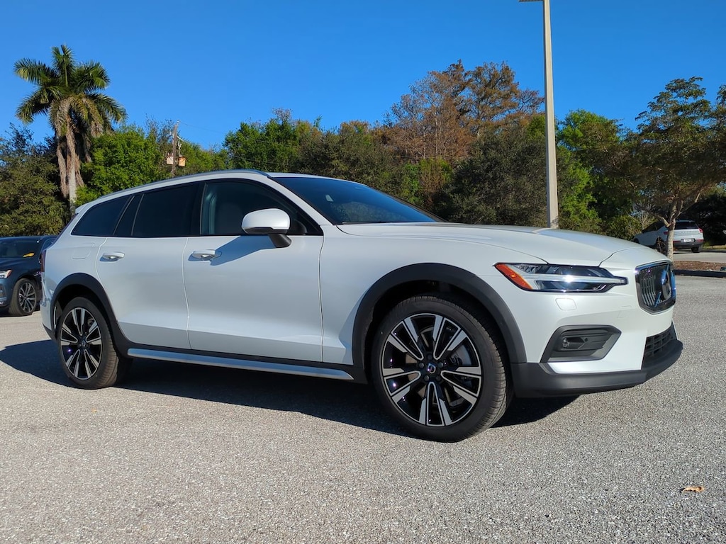 New 2026 Volvo V60 Cross Country B5 Ultra Wagon