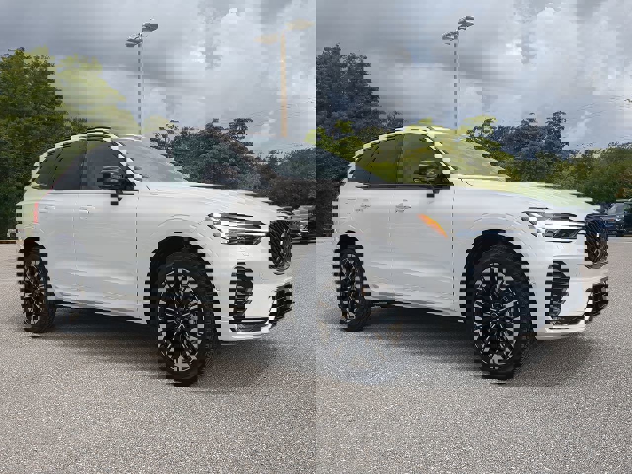 2026 Volvo XC60 B5 Plus photo 2