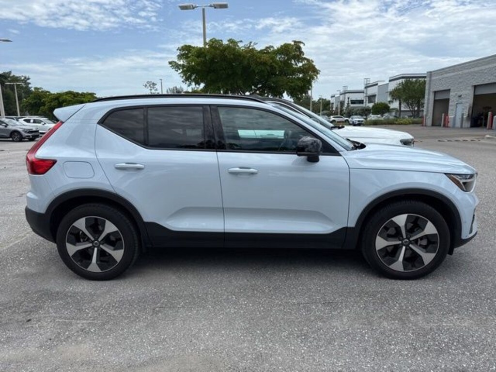 Used 2024 Volvo XC40 B5 Plus Dark Theme SUV